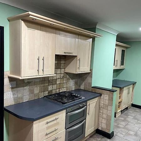 Вилла Cheerful 3 Bed House With Free Parking. Ноттингем Экстерьер фото